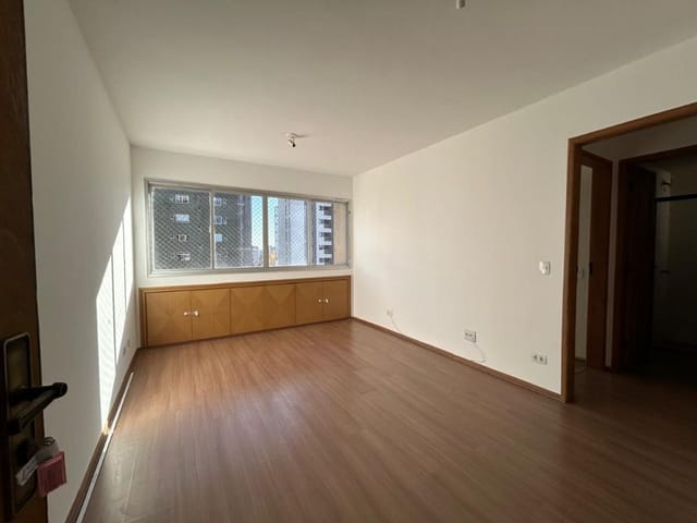 Apartamento 1 quarto e 1 banheiro, à venda, no bairro Centro em Curitiba