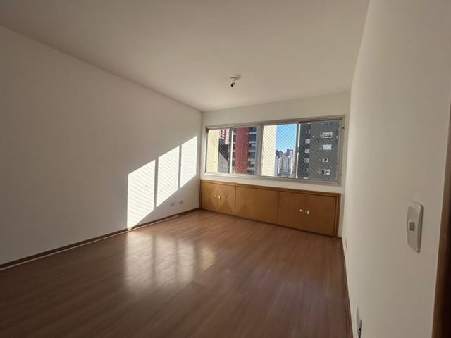 Apartamento 1 quarto e 1 banheiro, à venda, no bairro Centro em Curitiba
