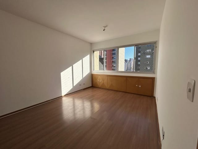 Apartamento 1 quarto e 1 banheiro, à venda, no bairro Centro em Curitiba