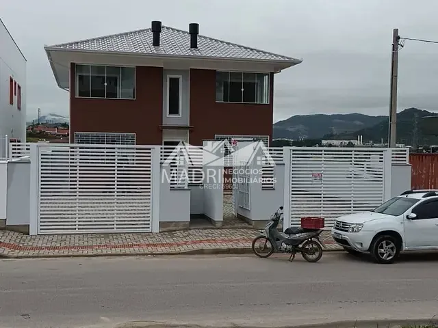 Apartamento 2 quartos e 2 banheiros, à venda, no bairro São Sebastião em Palhoça