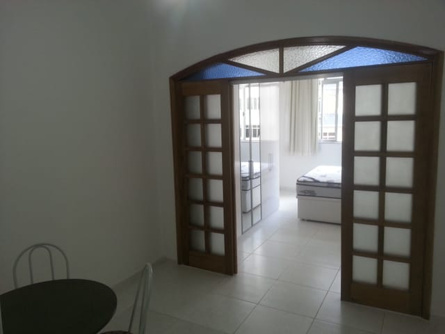 Foto do Apartamento - Excelente quarto e sala  para locação no coração de Copacabana – Perto da Praia e do Metrô! | GrupoApi