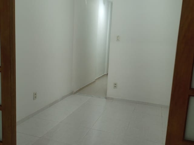 Foto do Apartamento - Excelente quarto e sala  para locação no coração de Copacabana – Perto da Praia e do Metrô! | GrupoApi