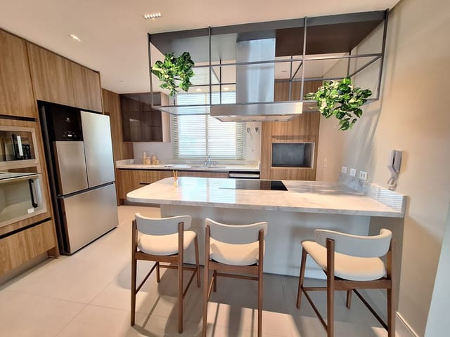 Apartamento com 282m² 3 quartos e 4 banheiros, à venda, no bairro Hugo Lange em Curitiba