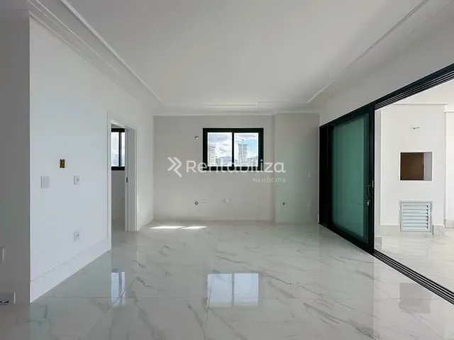 Apartamento com 322m² 4 quartos e 5 banheiros, à venda, no bairro Centro em Itapema