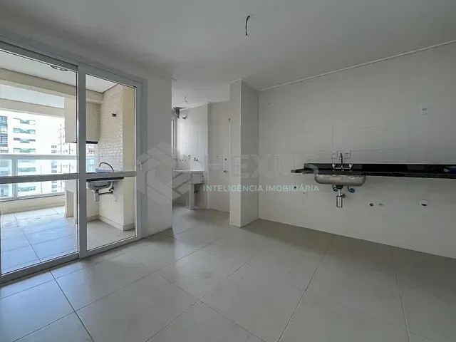 Apartamento 3 quartos e 2 banheiros, à venda, no bairro Pitangueiras em Guarujá