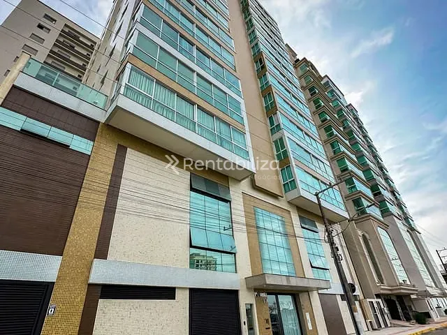 Apartamento com 311m² 4 quartos e 5 banheiros, à venda, no bairro Meia Praia em Itapema