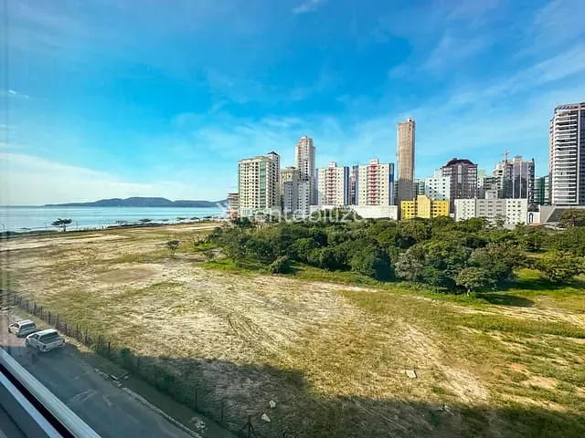 Apartamento com 311m² 4 quartos e 5 banheiros, à venda, no bairro Meia Praia em Itapema