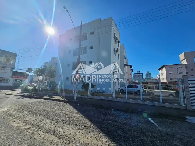 Apartamento 2 quartos e 1 banheiro, para alugar, no bairro Pagani em Palhoça