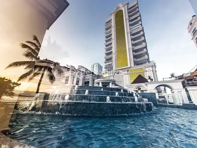 Apartamento com 348m² 4 quartos e 5 banheiros, à venda, no bairro Meia Praia em Itapema