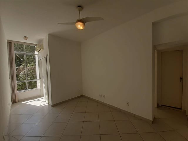 Foto do Apartamento - O SEU REFÚGIO 2 QUARTOS NA BARATA RIBEIRO | Totalmente Claro, Arejado e C/ Dependência . | GrupoApi