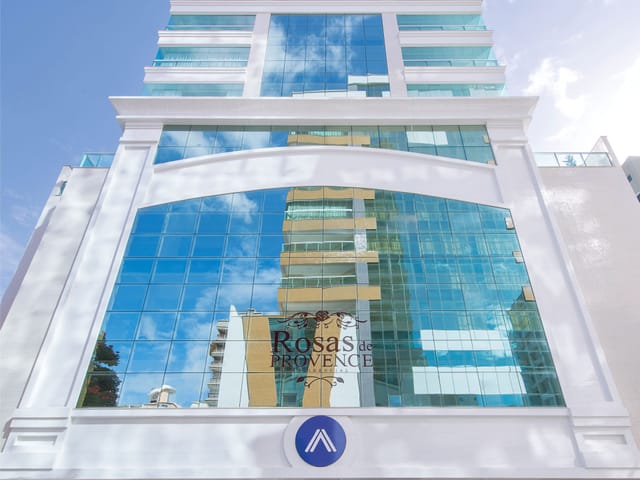 Apartamento com 211m² 3 quartos e 4 banheiros, à venda, no bairro Meia Praia em Itapema