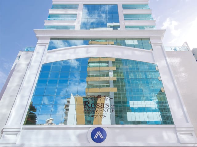 Apartamento com 211m² 3 quartos e 4 banheiros, à venda, no bairro Meia Praia em Itapema