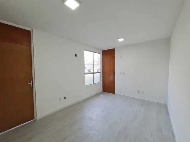Apartamento 2 quartos e 1 banheiro, à venda, no bairro Lago Azul em Manaus