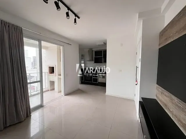 Apartamento 3 quartos e 1 banheiro, para alugar, no bairro Centro em Itajaí