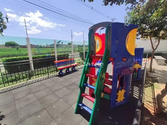 Apartamento 2 quartos e 1 banheiro, à venda, no bairro Jardim Mônaco em Arapongas