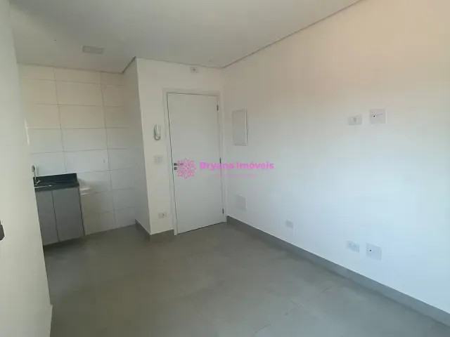Apartamento 2 quartos e 2 banheiros, para alugar, no bairro Vila São Pedro em Santo André