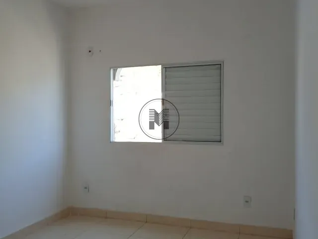 Apartamento 3 quartos e 1 banheiro, para alugar, no bairro São Roque em Aparecida