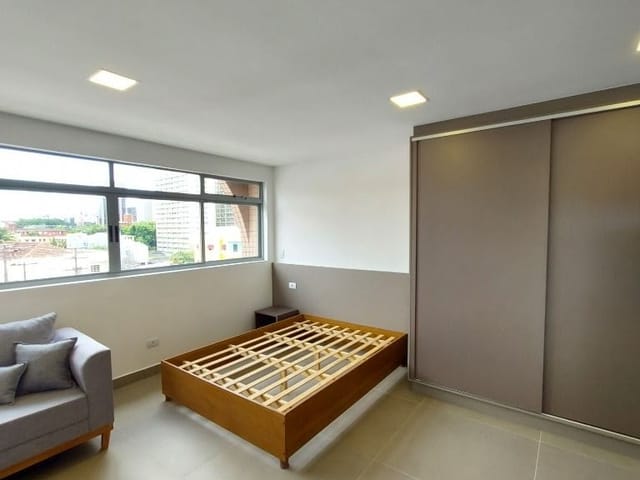 Apartamento 1 quarto e 1 banheiro, para alugar, no bairro Centro Cívico em Curitiba