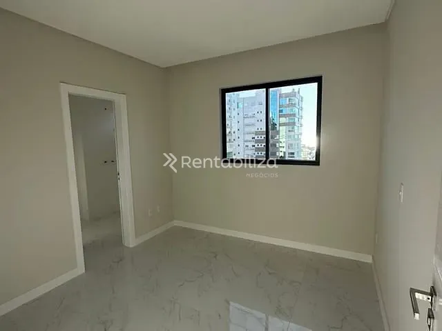 Apartamento 3 quartos e 1 banheiro, à venda, no bairro Meia Praia em Itapema