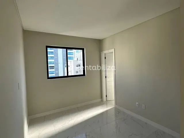 Apartamento 3 quartos e 1 banheiro, à venda, no bairro Meia Praia em Itapema