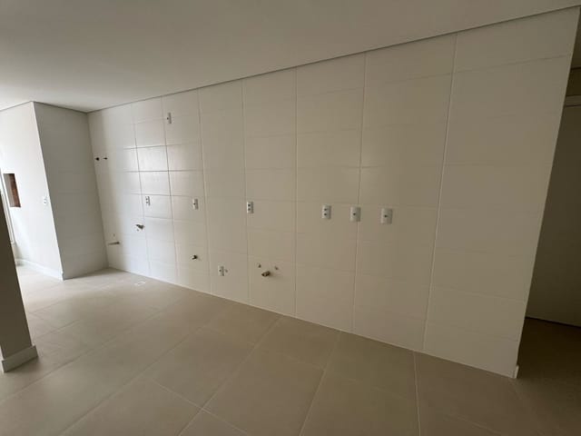 Apartamento 2 quartos e 2 banheiros, para alugar, no bairro São Judas em Itajaí