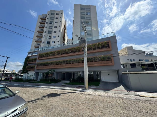 Apartamento 2 quartos e 2 banheiros, para alugar, no bairro São Judas em Itajaí