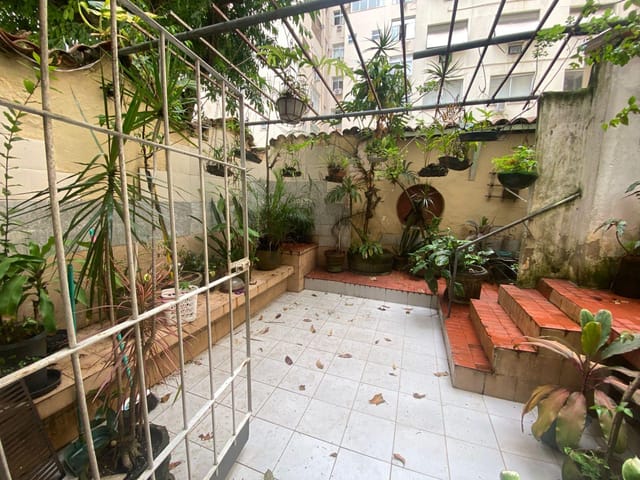 Foto do Apartamento - Amplo apartamento à venda com lindo jardim e vaga de garagem em uma das ruas mais tranquilas de Copacabana, Rio de Janeiro, RJ | GrupoApi