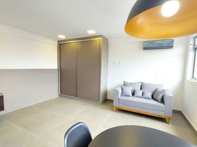 Apartamento 1 quarto e 1 banheiro, para alugar, no bairro Centro Cívico em Curitiba