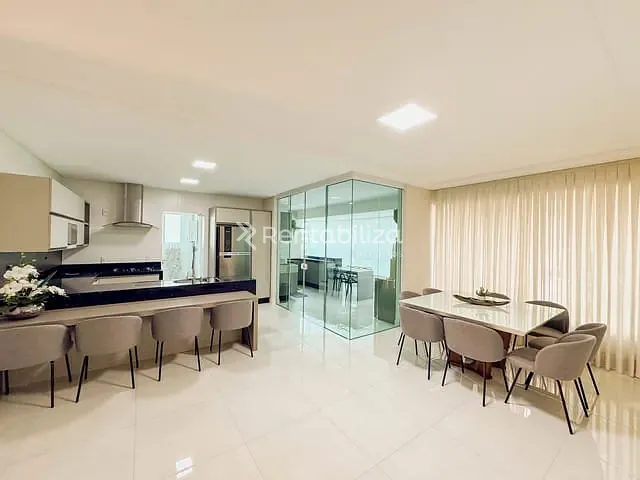 Apartamento com 306m² 4 quartos e 5 banheiros, à venda, no bairro Meia Praia em Itapema