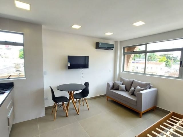 Apartamento 1 quarto e 1 banheiro, para alugar, no bairro Centro Cívico em Curitiba