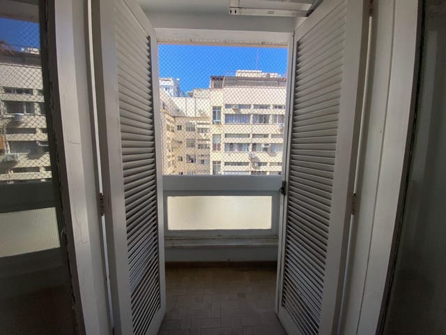 Foto do Apartamento - Amplo apartamento reformado à venda, bem localizado no prestigiado bairro de Copacabana, Rio de Janeiro, RJ | GrupoApi