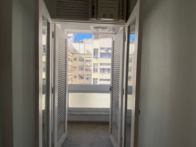 Foto do Apartamento - Amplo apartamento reformado à venda, bem localizado no prestigiado bairro de Copacabana, Rio de Janeiro, RJ | GrupoApi