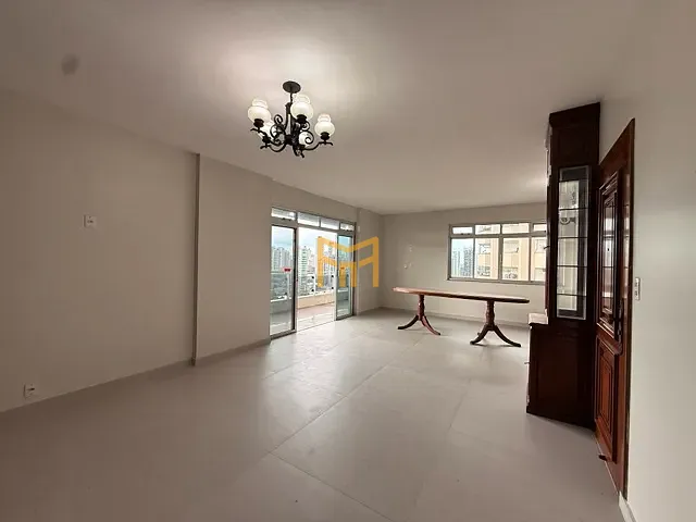 Apartamento 5 quartos e 5 banheiros, à venda, no bairro São Brás em Belém