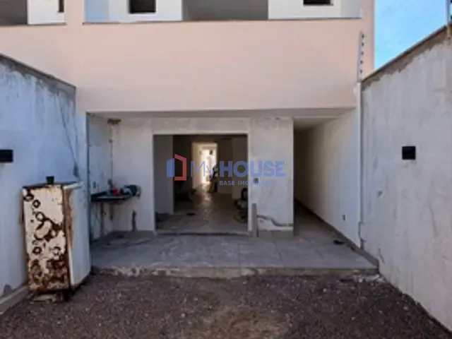 Casa 3 quartos e 4 banheiros, à venda, no bairro Nossa Senhora da Vitória em Ilhéus
