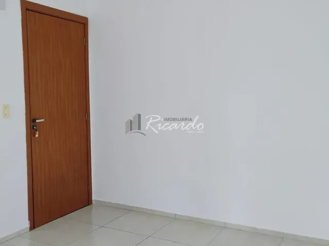 Apartamento 2 quartos e 1 banheiro, à venda, no bairro Jardim Santo Antônio em Arapongas