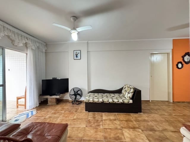 Foto do Apartamento - 🏖️ Vida de Praia com Conforto no Centro de Mongaguá! 🏡 Apartamento de 78M², 1 suíte, 1 vaga de garagem | Condomínio Edifício Residencial Miami e Flórida | Organização Imobiliária Açores