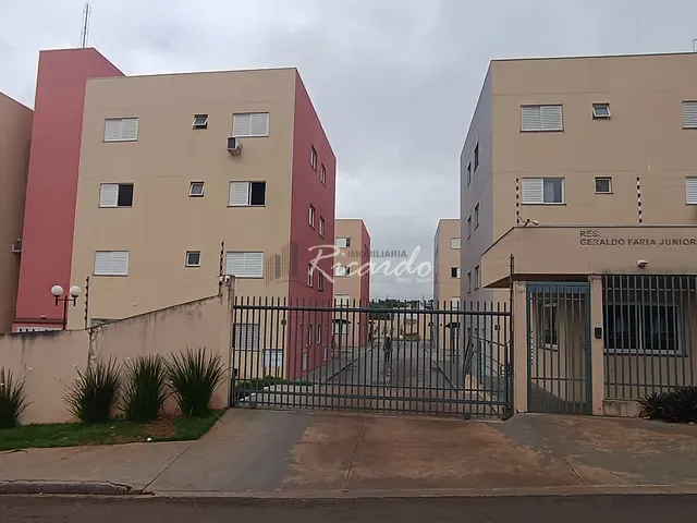 Apartamento com 64m² 2 quartos e 1 banheiro, à venda, no bairro Vila Passos em Arapongas