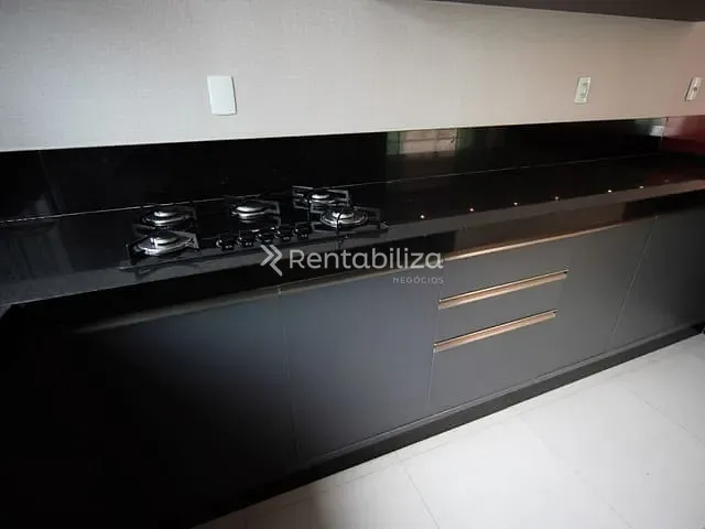 Apartamento com 175m² 4 quartos e 5 banheiros, à venda, no bairro Meia Praia em Itapema
