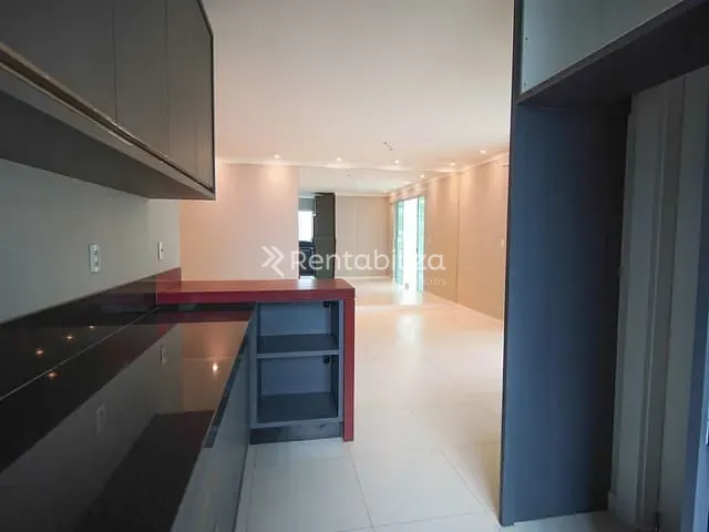 Apartamento com 175m² 4 quartos e 5 banheiros, à venda, no bairro Meia Praia em Itapema