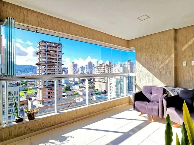 Apartamento com 171m² 3 quartos e 3 banheiros, à venda, no bairro Meia Praia em Itapema
