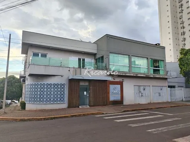 Apartamento 3 quartos e 4 banheiros, para alugar, no bairro Centro em Arapongas