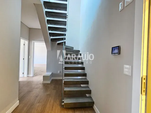 Apartamento 3 quartos e 4 banheiros, para alugar, no bairro Fazenda em Itajaí