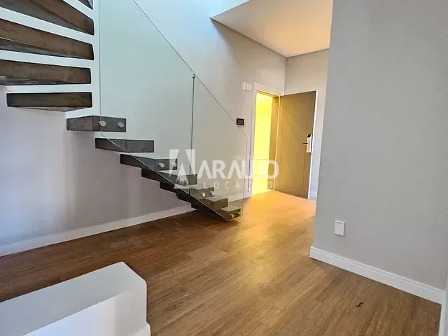 Apartamento 3 quartos e 4 banheiros, para alugar, no bairro Fazenda em Itajaí