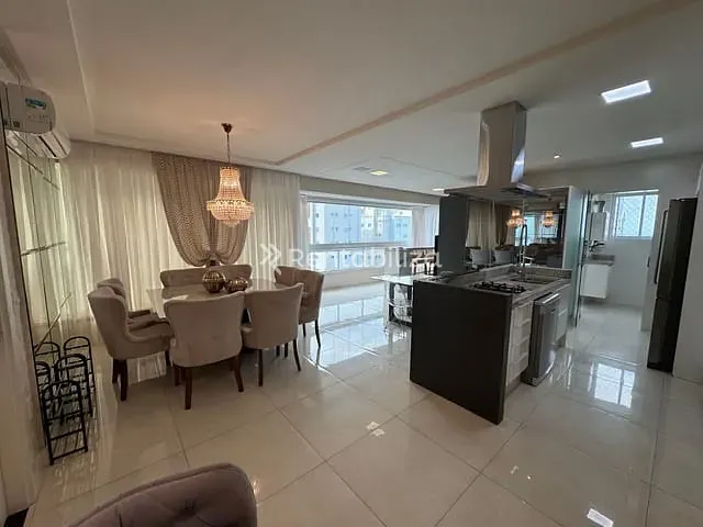 Apartamento 4 quartos e 4 banheiros, à venda, no bairro Meia Praia em Itapema
