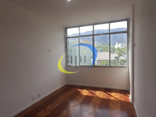 Apartamento 2 quartos e 2 banheiros, para alugar, no bairro Leblon em Rio de Janeiro