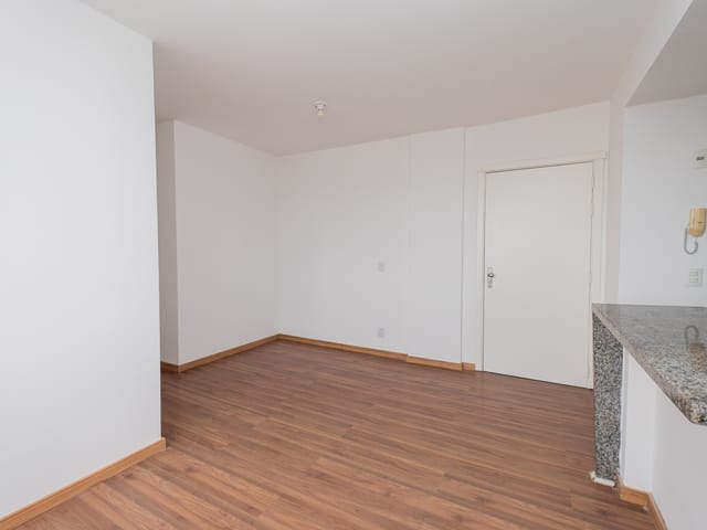 Apartamento com 70m² 3 quartos e 2 banheiros, à venda ou para alugar, no bairro Centro em Pelotas