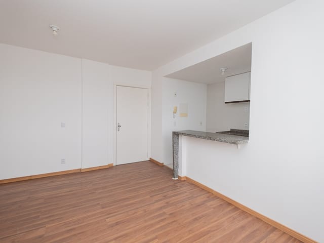 Apartamento com 70m² 3 quartos e 2 banheiros, à venda ou para alugar, no bairro Centro em Pelotas