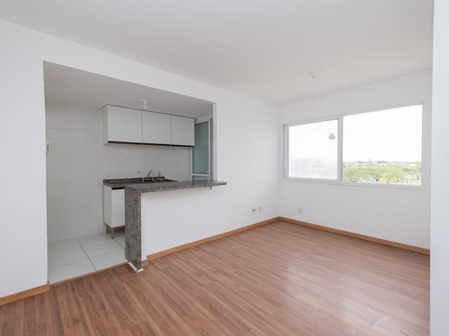 Apartamento com 70m² 3 quartos e 2 banheiros, à venda ou para alugar, no bairro Centro em Pelotas