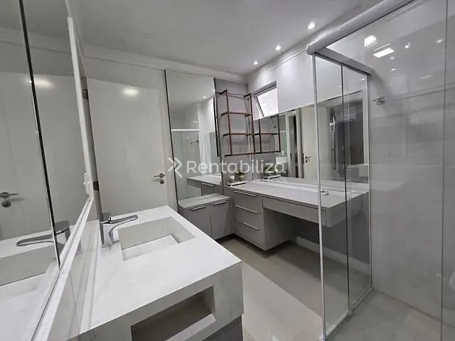 Apartamento com 203m² 3 quartos e 4 banheiros, à venda, no bairro Meia Praia em Itapema