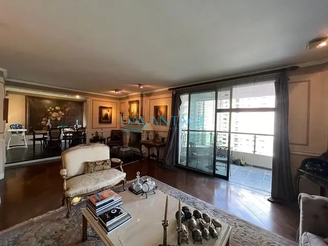 Apartamento com 220m² 4 quartos e 8 banheiros, à venda, no bairro Itaim Bibi em São Paulo